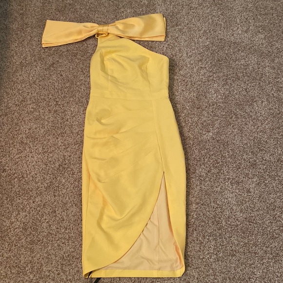 Beautiful bow dress 😍 - Picture 5 of 11